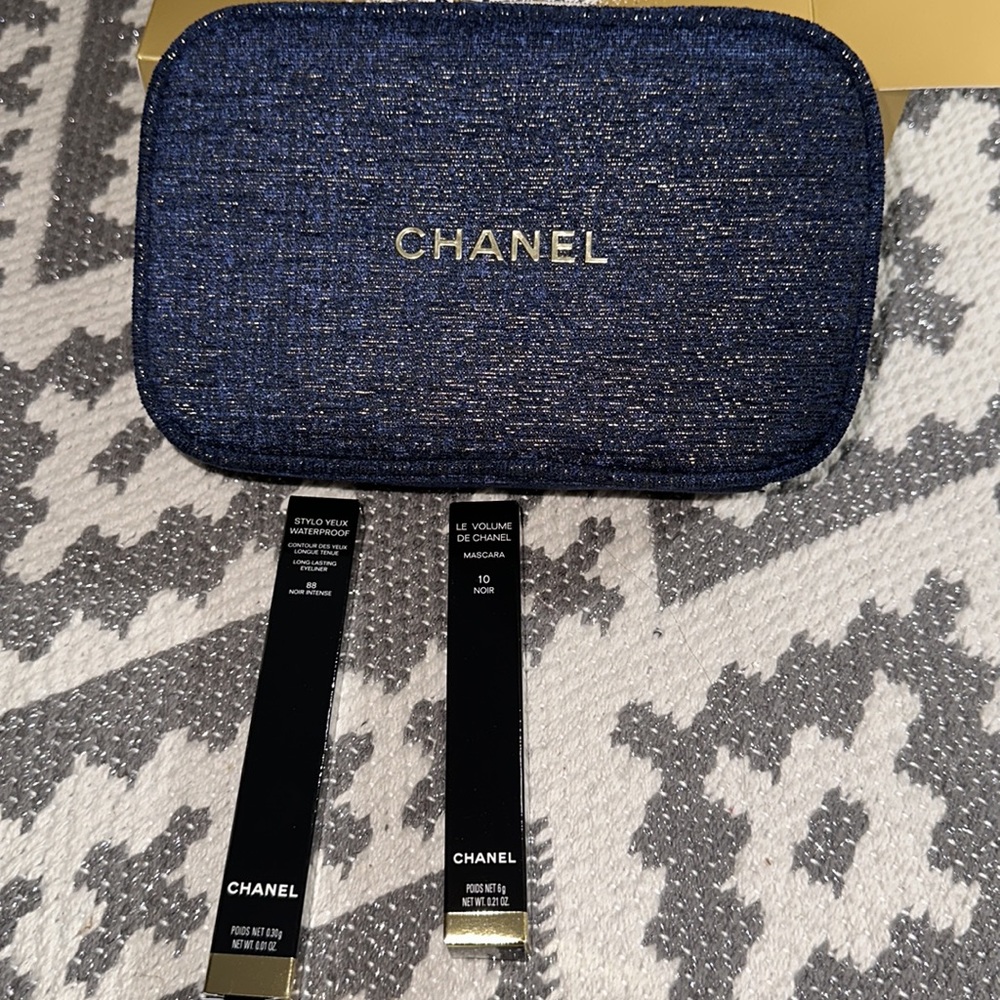 Chanel A Sight to See Mascara Holiday Makeup Set - Picture 4 of 6